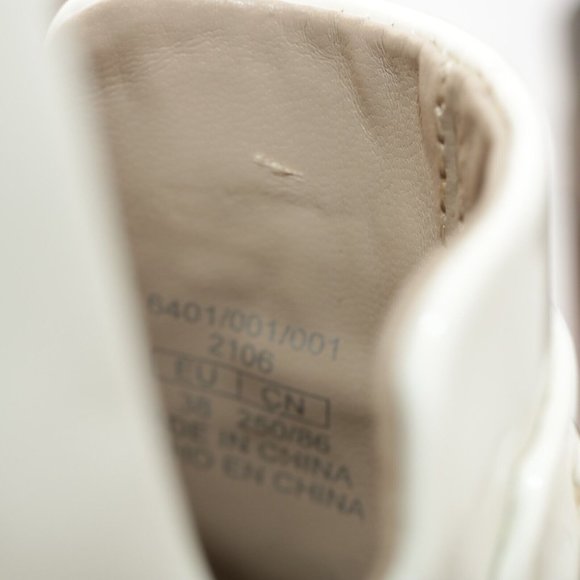 Elegant White Tassel Loafers for Women - Picture 12 of 12